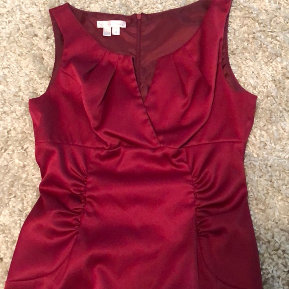 Classy red cocktail dress. Only worn once - Picture 4 of 5